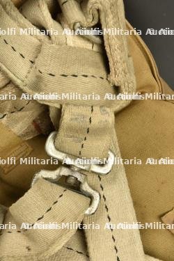 Harnais de parachute A-3 avec housse de parachute ventral. — photo 3