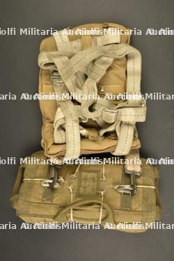 Harnais de parachute A-3 avec housse de parachute ventral. — photo 4