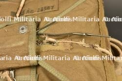 Parachute S1 avec son kit dorsal de survie. — miniature 3