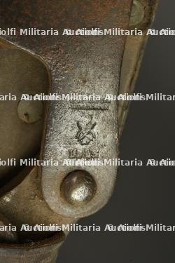 Lot d'équipement anglais gamelle, quart, pince et boite à vivres. Lot of British equipment including mess tin, mug, wire cutters and ration tin — photo 2
