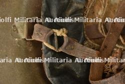 Casque anglais Brodie avec insigne du King's Own Royal Regiment de Lancaster. British Brodie helmet with badge of the King’s Own Royal Regiment of Lancaster — miniature 2