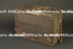 Caisse anglaise pour cartouchières d'allègement et bandolier toile. British crate for emergency ammunition pouches and cloth bandolier — photo 1