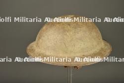 Casque anglais MkI nominatif. Named British MkI helmet — miniature 9