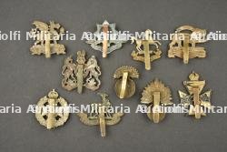 Lot de 10 insignes anglais d'infanterie. Lot of 10 British infantry badges — miniature 2