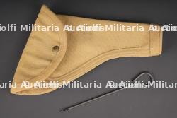 Holster de pistolet canadien. Canadian pistol holster.