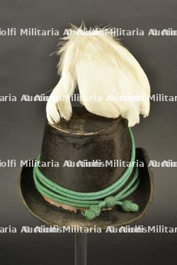 Chapeau de chasseur-eclaireur de la Garde civique. Civic Guard scout-rifleman’s hat.
