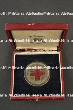 Medaille de la Croix-Rouge de Mme Leon Petit, bataille de Charleroi, 1914. Red Cross medal awarded to Mrs Leon Petit, Battle of Charleroi, 1914.