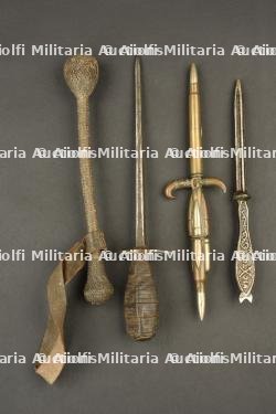 Armes blanches de combat de tranchee et artisanat. Trench fighting edged weapons and trench art.