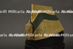 Bonnet de police d’officier du 6e Chasseurs a pied. Officer’s side cap of the 6th Chasseurs a Pied.