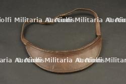 Visiere amovible pour casque de char de combat. Detachable visor for a tank helmet.