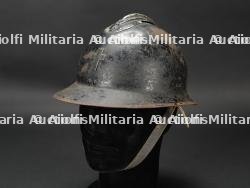 Casque d’aumonier de la Defense passive ou de la Resistance. Chaplain’s helmet from Civil Defence or the Resistance.