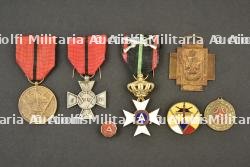 Medailles et insignes des 4e, 6e, 11e et 17e bataillons de fusiliers. Medals and badges of the 4th, 6th, 11th and 17th Fusilier Battalions.