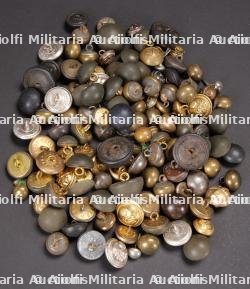 Lot de boutons divers. Assorted buttons.
