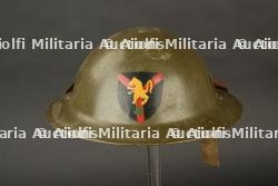 Casque belge modele 1949 avec insigne de la 2e brigade Yser. Belgian Model 1949 helmet with 2nd Yser Brigade insignia.