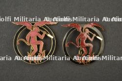 Insignes de la 7e escadrille d’observation, devenue la 42e escadrille. Badges of the 7th Observation Squadron, later the 42nd Squadron.