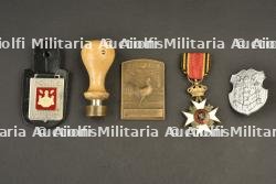 Insignes et medaille de la police d’Anvers. Antwerp police badges and medal.