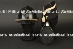 Casque, bonnet de police et bidon de gendarme belge. Belgian gendarme helmet, side cap and canteen.