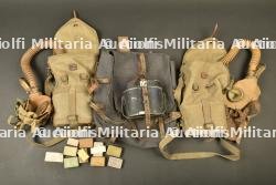 Havresac de gendarmerie, masques a gaz et savons de substitution. Gendarmerie knapsack, gas masks and substitute soaps.