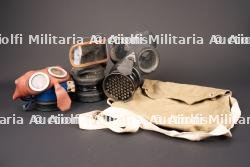 Masque anti-gaz civil britannique. British civilian gas mask. — photo 1