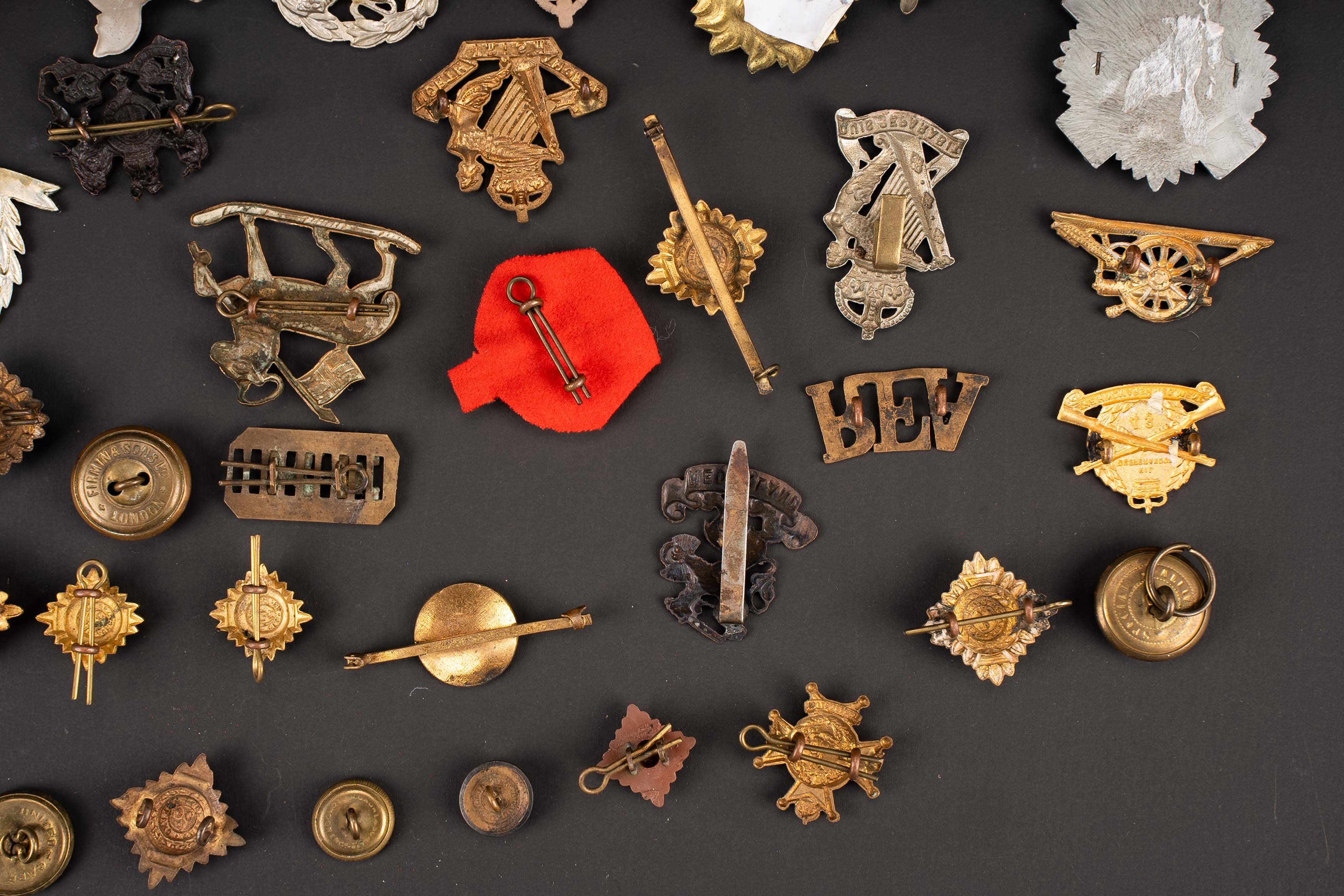 Cap badge britannique. British cap badge. — photo 11