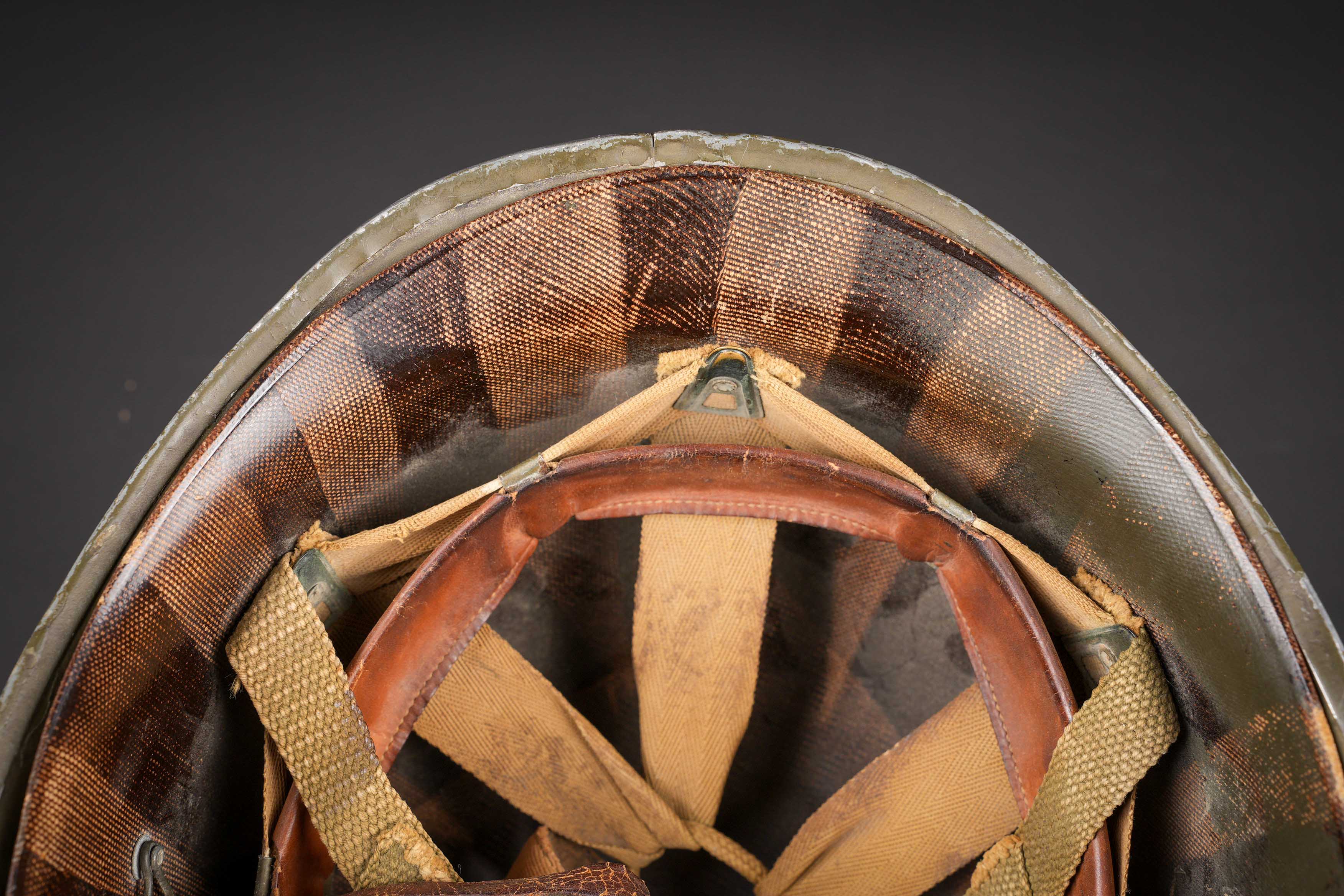 Casque de parachutiste US légion étrangère. U.S. paratrooper helmet used by the Foreign Legion. — photo 12