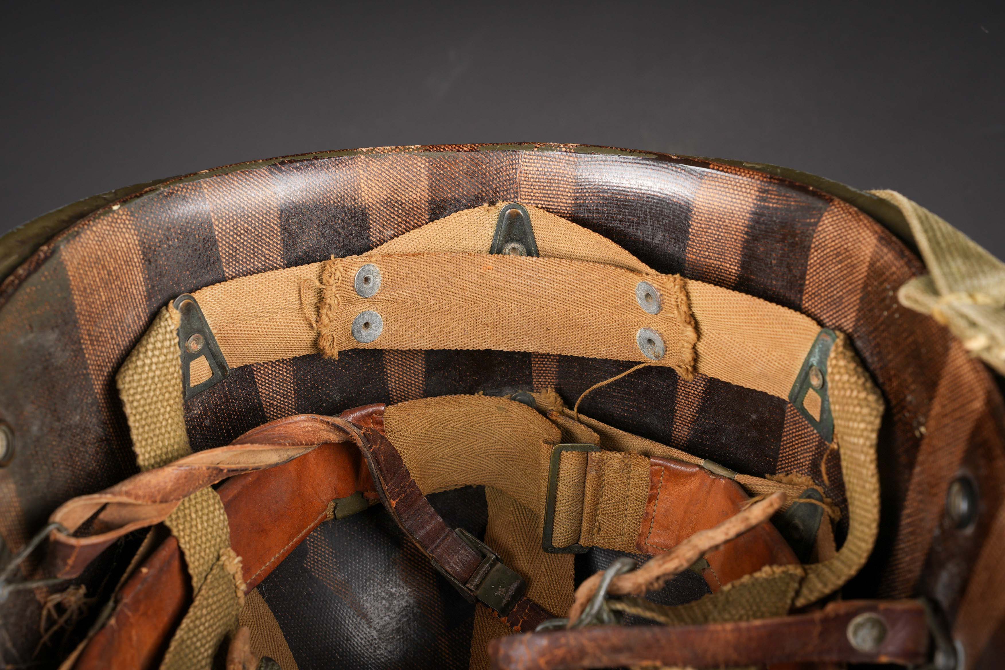 Casque de parachutiste US légion étrangère. U.S. paratrooper helmet used by the Foreign Legion. — photo 14