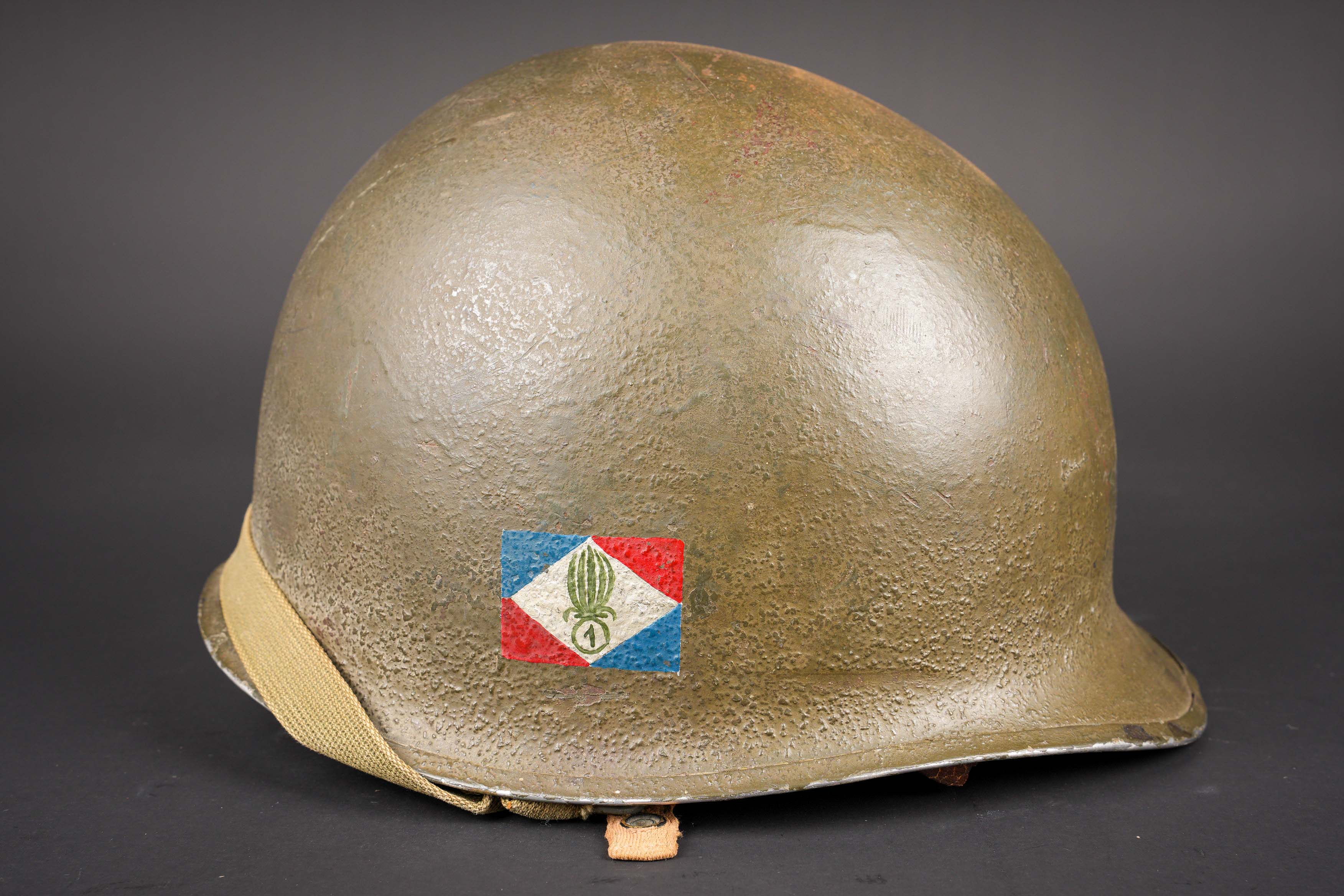 Casque de parachutiste US légion étrangère. U.S. paratrooper helmet used by the Foreign Legion. — photo 4