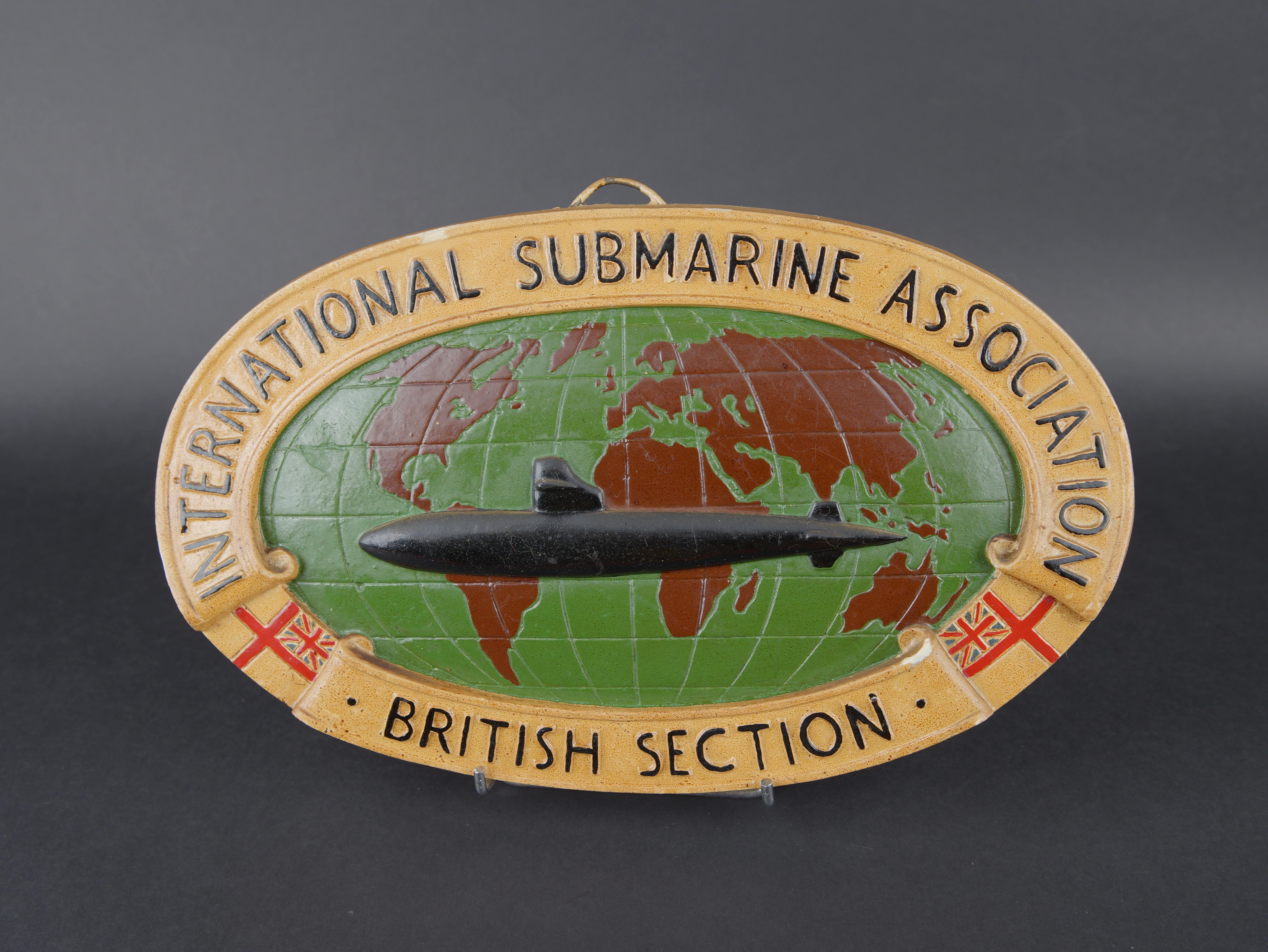 Plaque vernissé sous-marin britannique. Varnished British submarine plaque. — photo 1