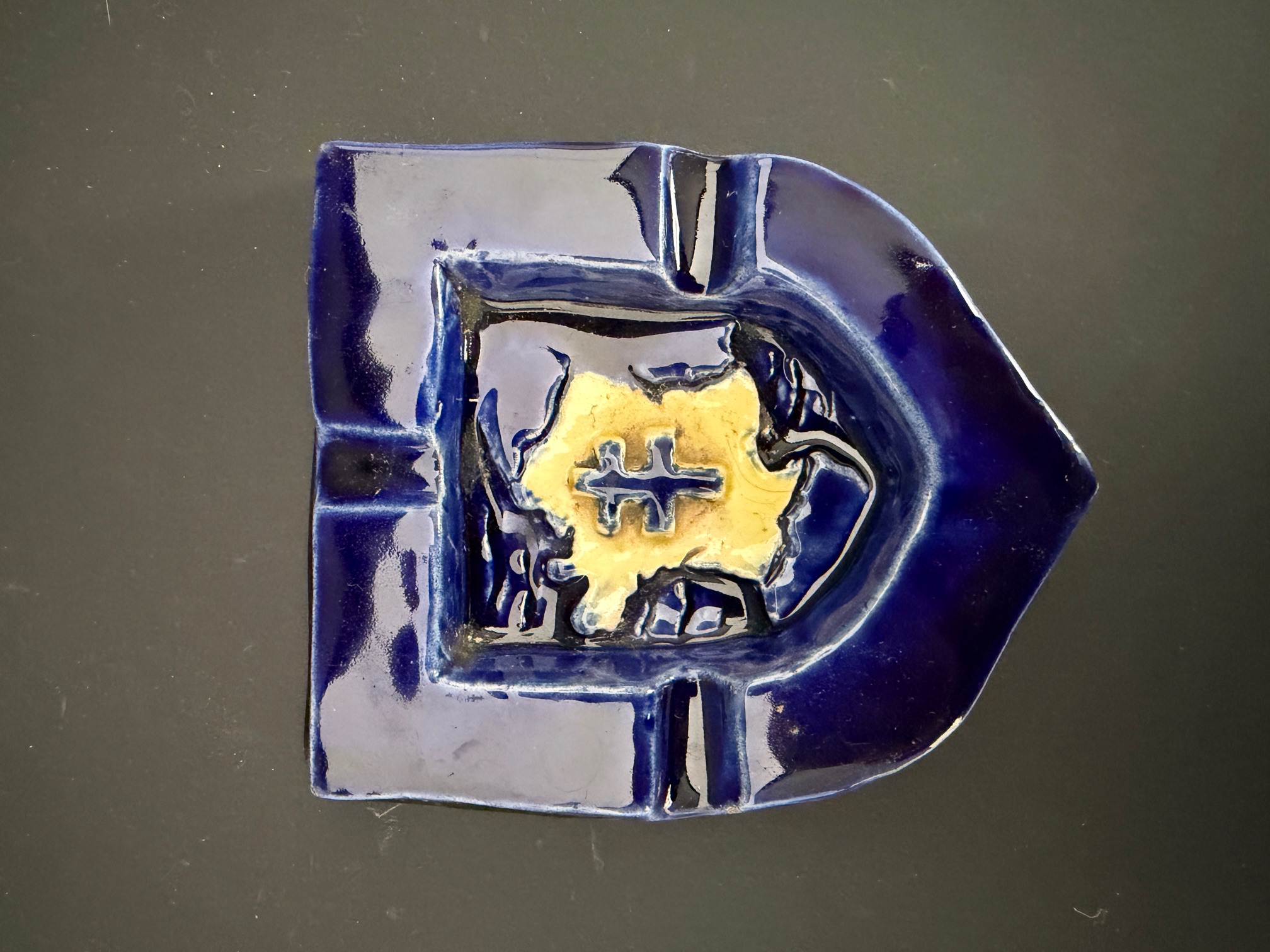 Cendrier Croix de Lorraine. Cross of Lorraine ashtray. — photo 1