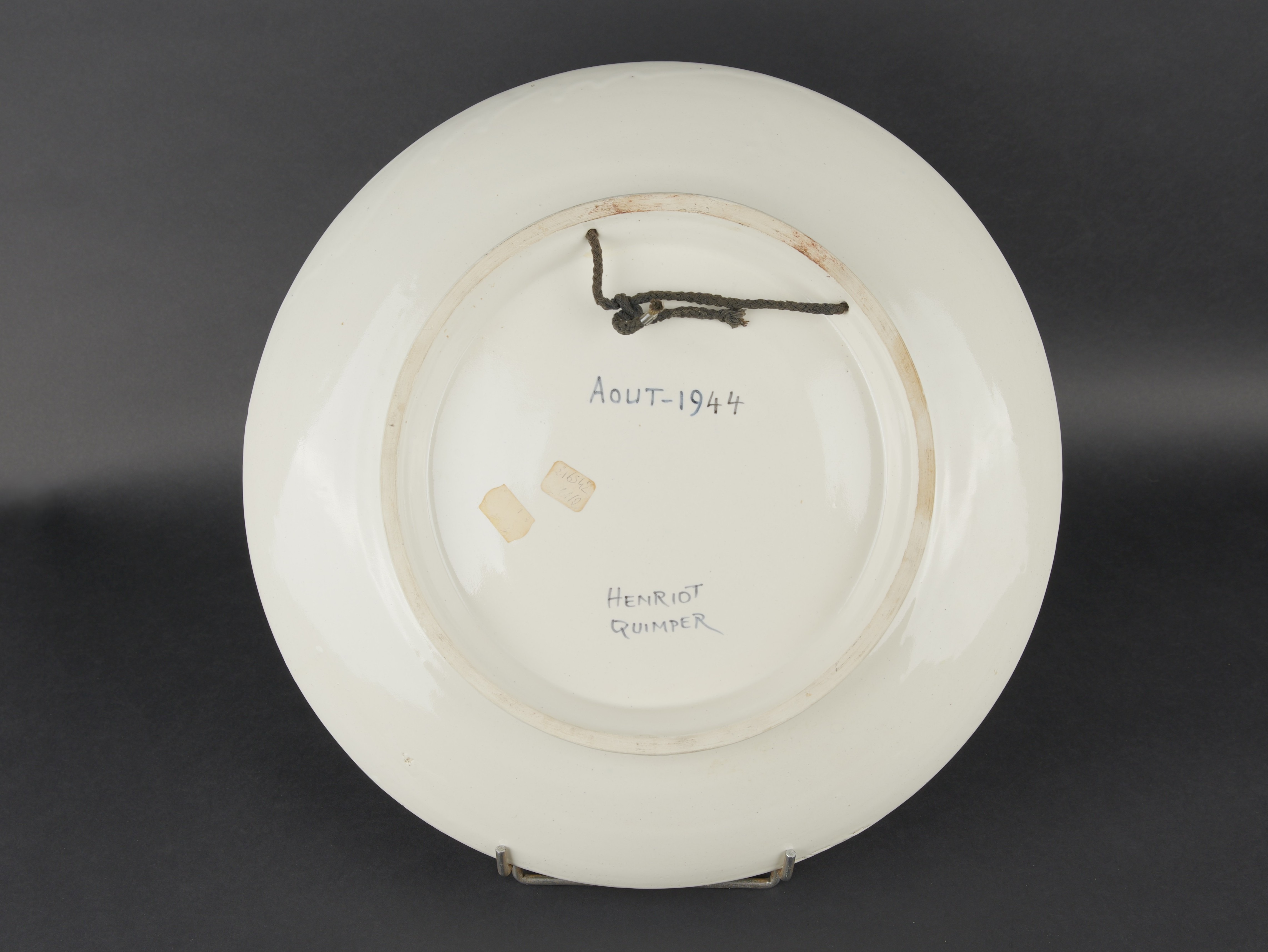 Grand plat Libération août 1944. Large Liberation August 1944 platter. — photo 2