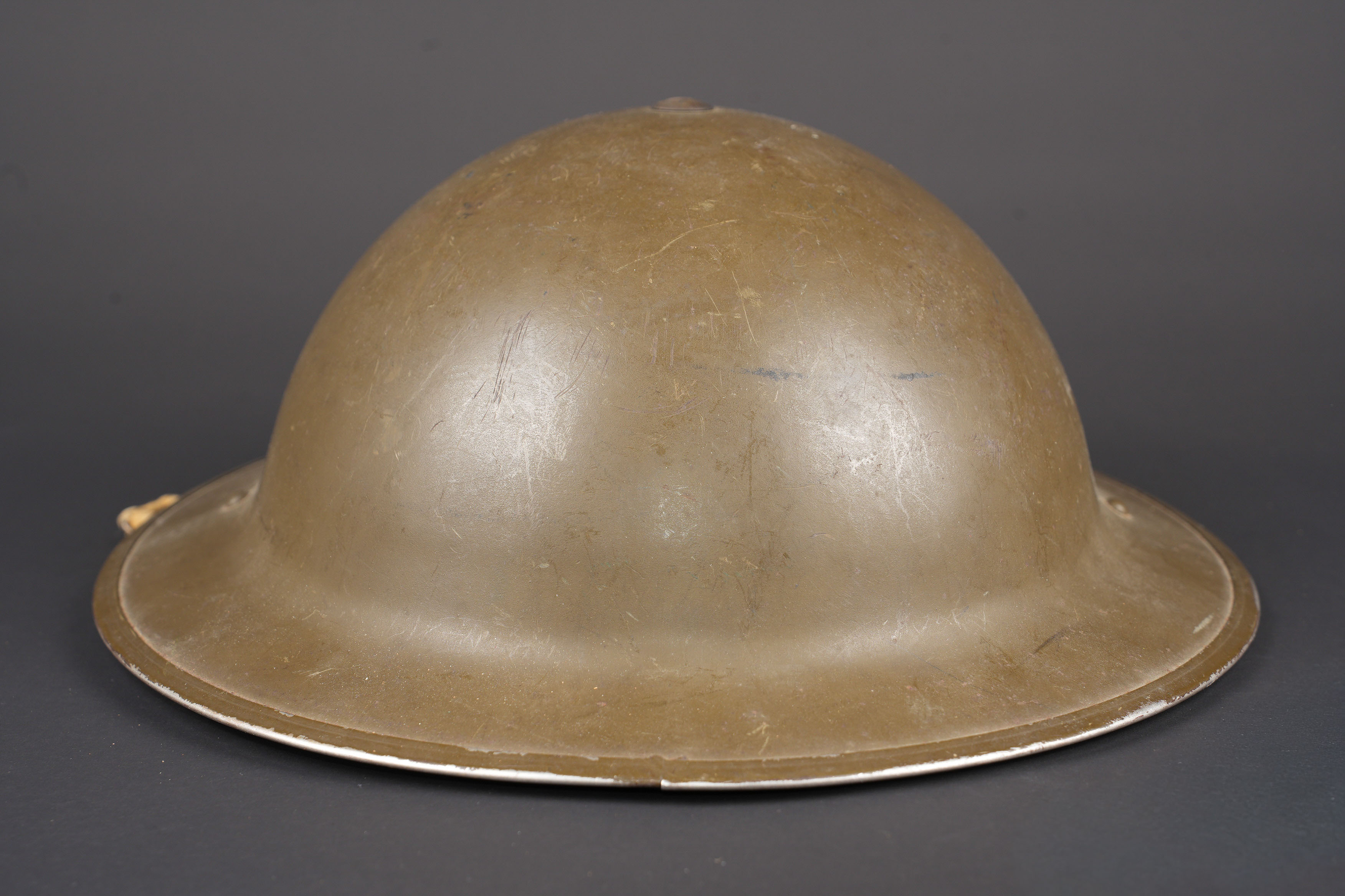 Casque canadien. Canadian helmet. — photo 2