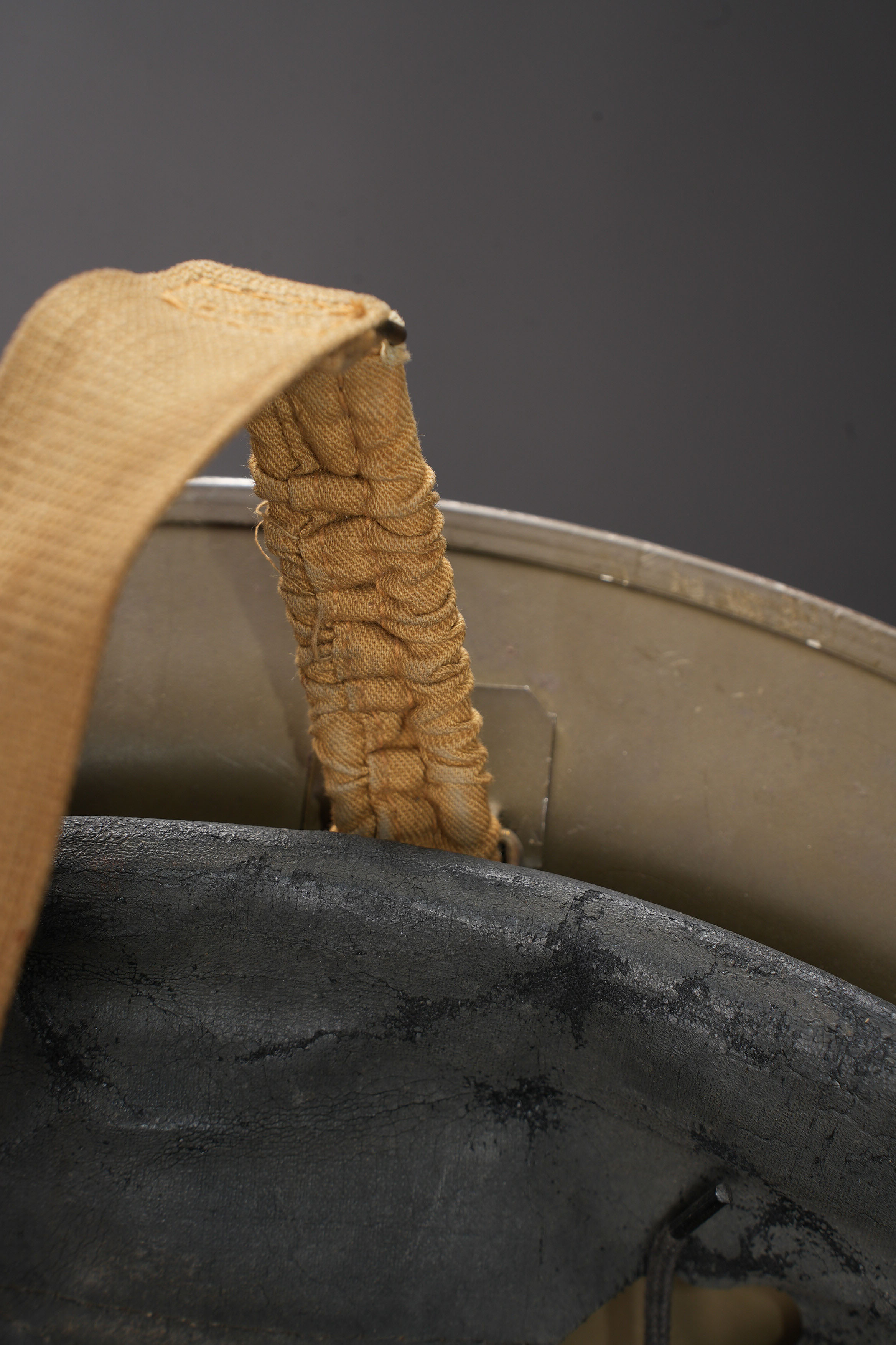 Casque canadien. Canadian helmet. — photo 8