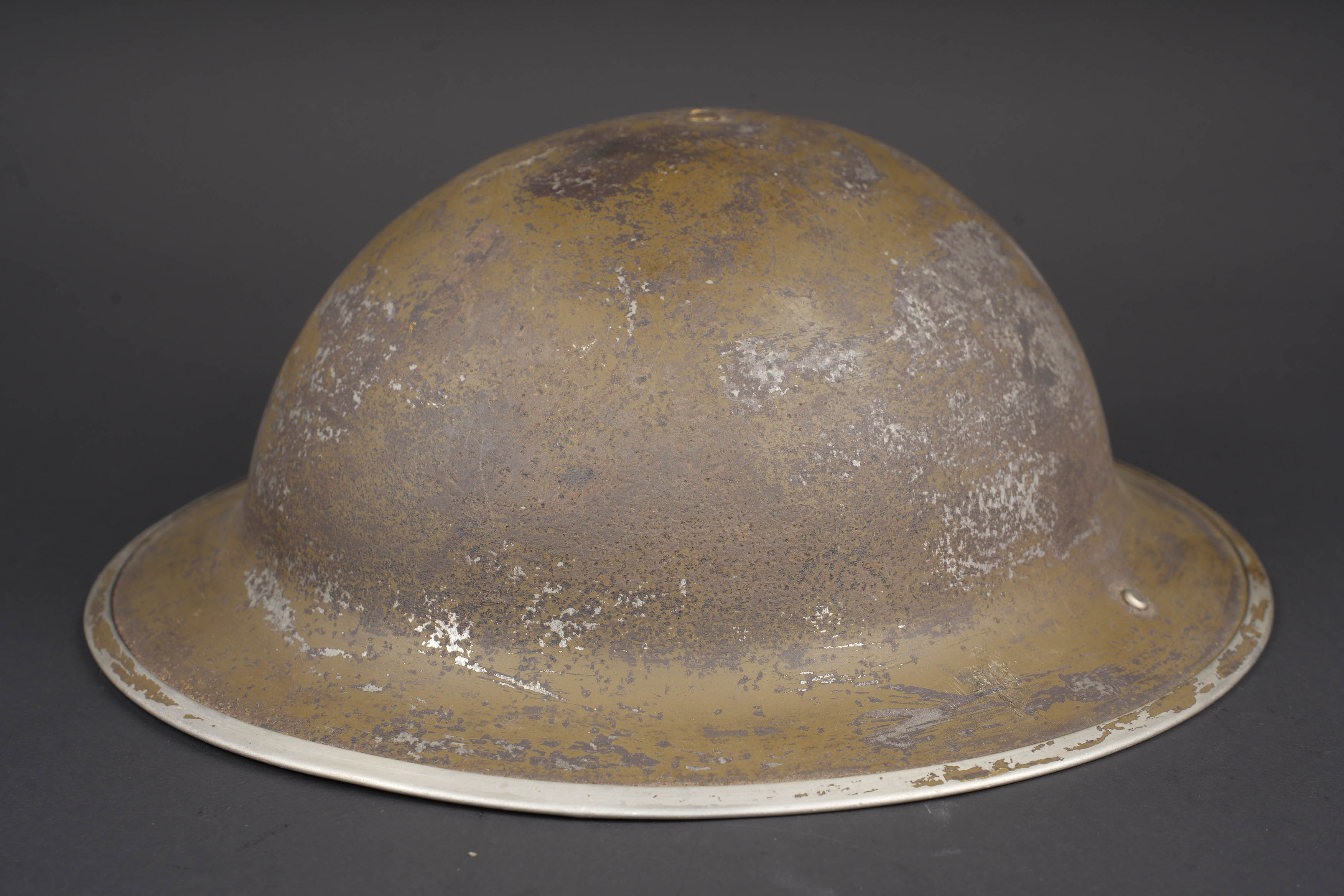 Casque canadien. Canadian helmet. — photo 1