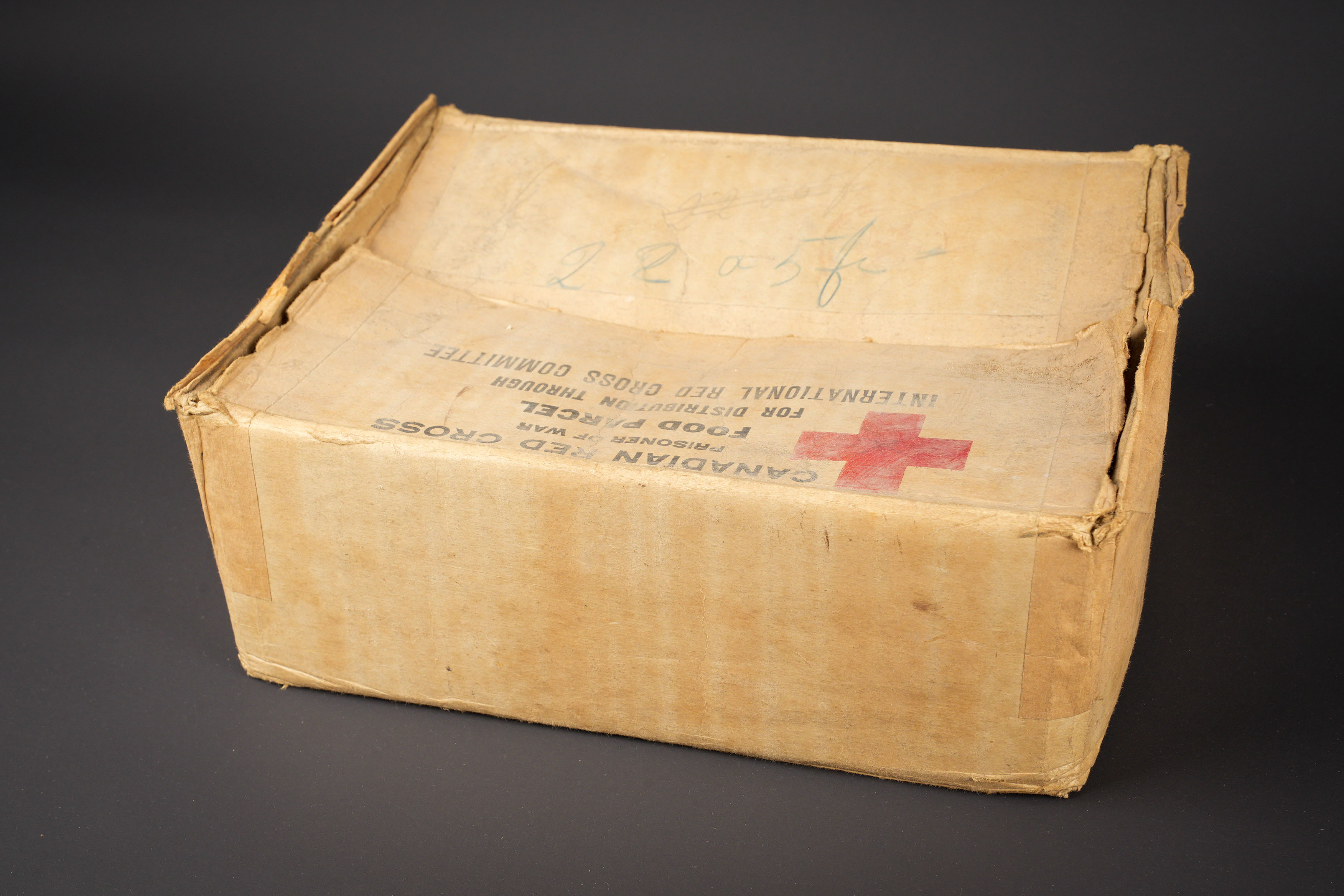 Carton Canadian Red Cross. Canadian Red Cross cardboard box — photo 2