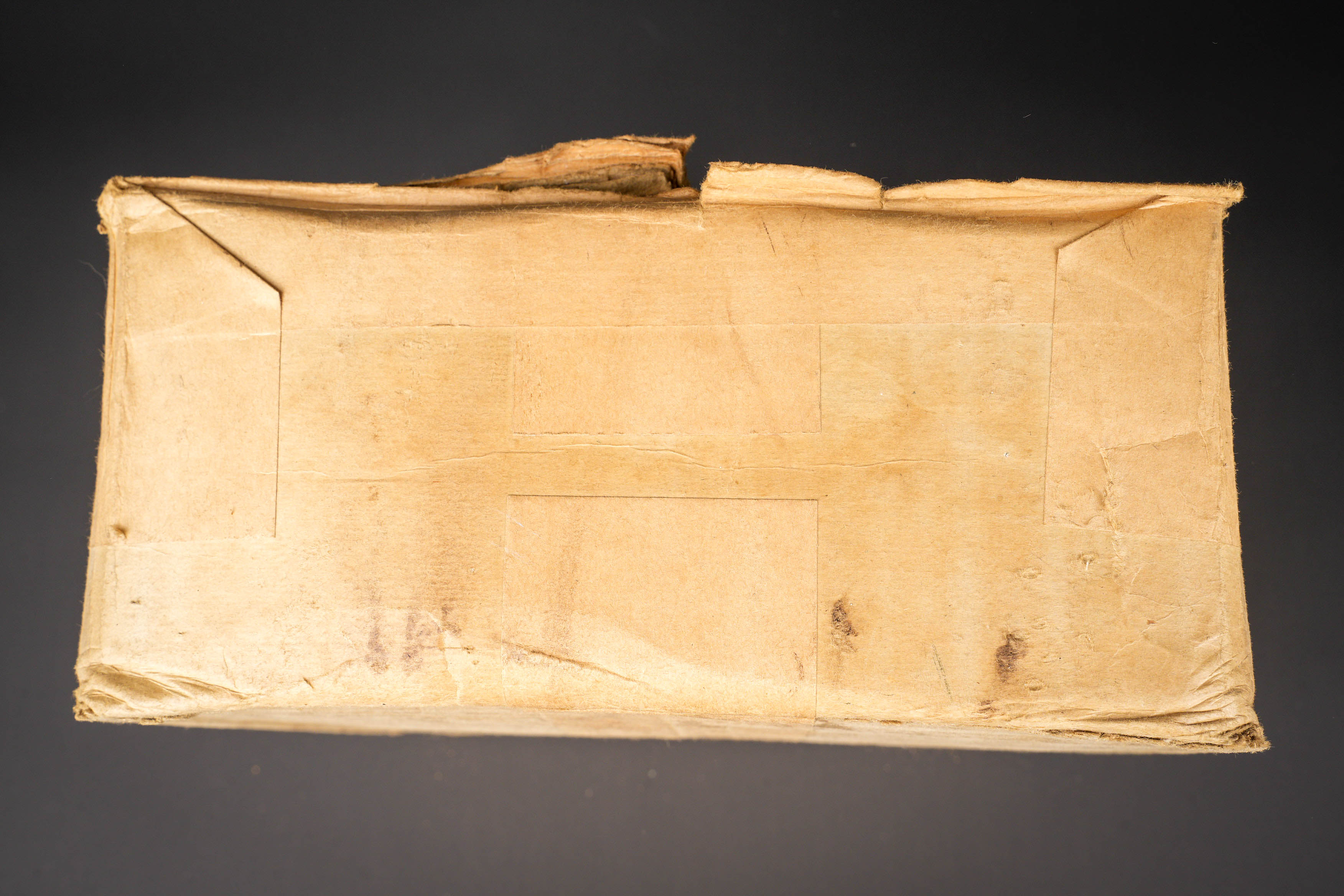 Carton Canadian Red Cross. Canadian Red Cross cardboard box — photo 6