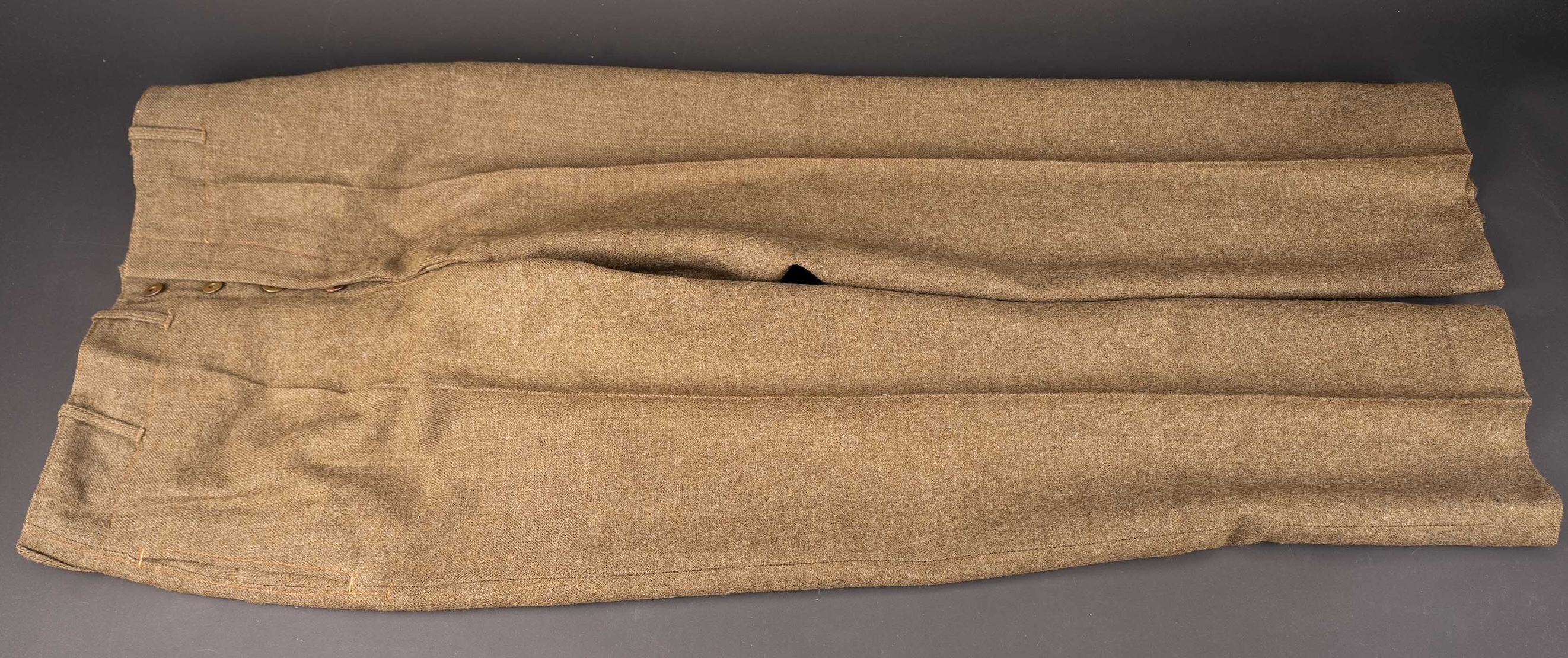 Pantalon de battle dress canadien. Canadian battle dress trousers. — photo 1