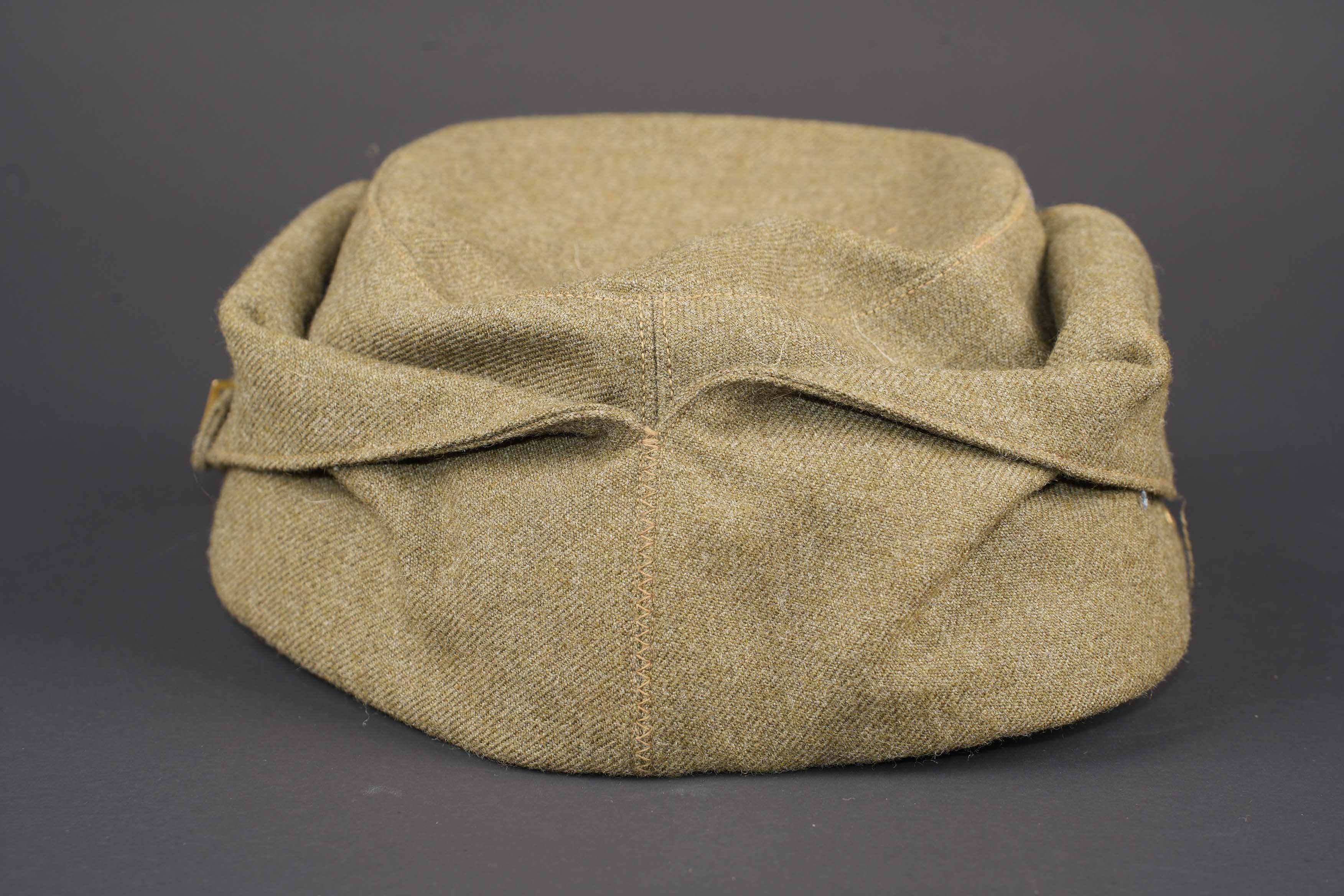 Casquette d'auxiliaire féminin canadien. Canadian women’s auxiliary cap. — photo 4