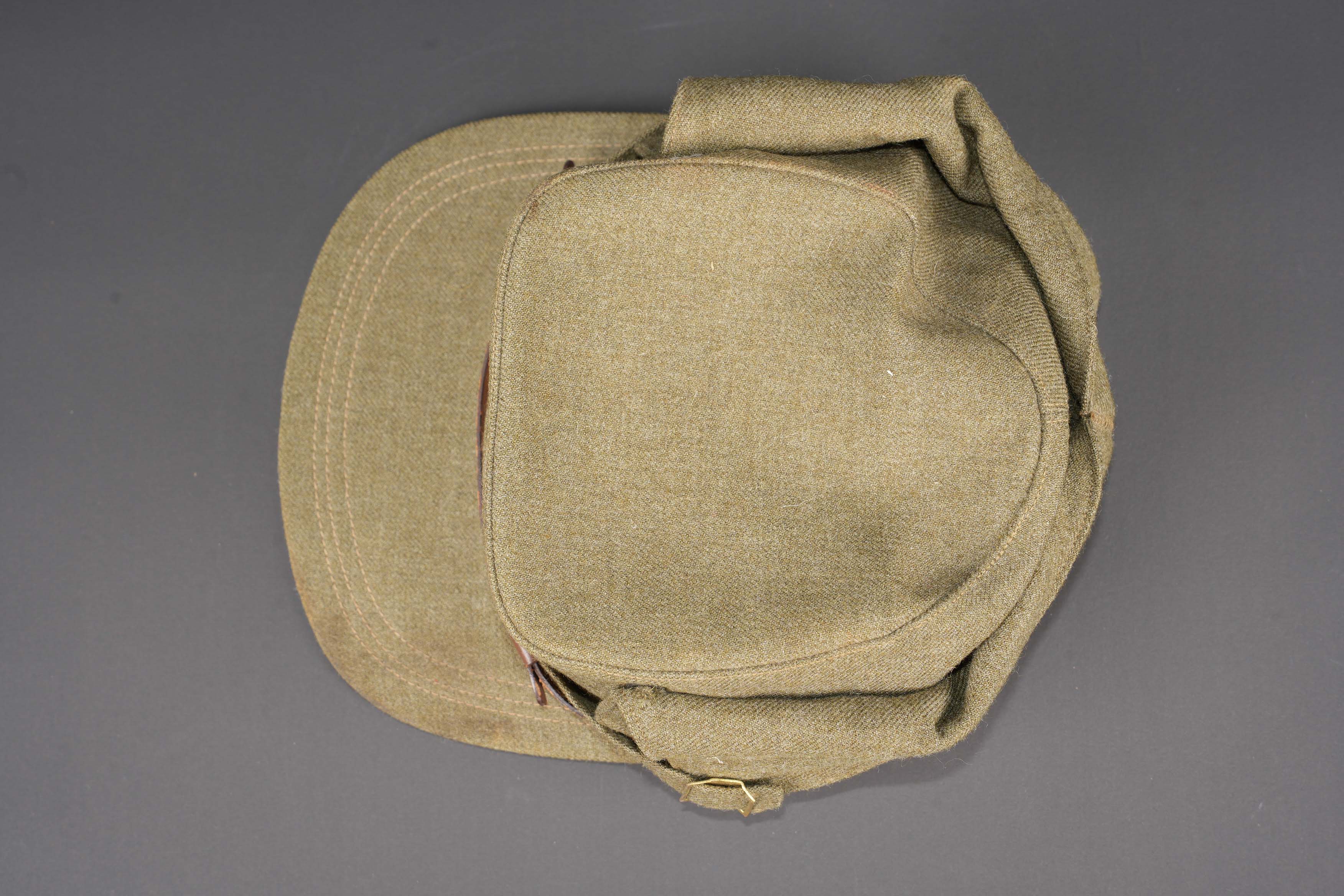 Casquette d'auxiliaire féminin canadien. Canadian women’s auxiliary cap. — photo 6