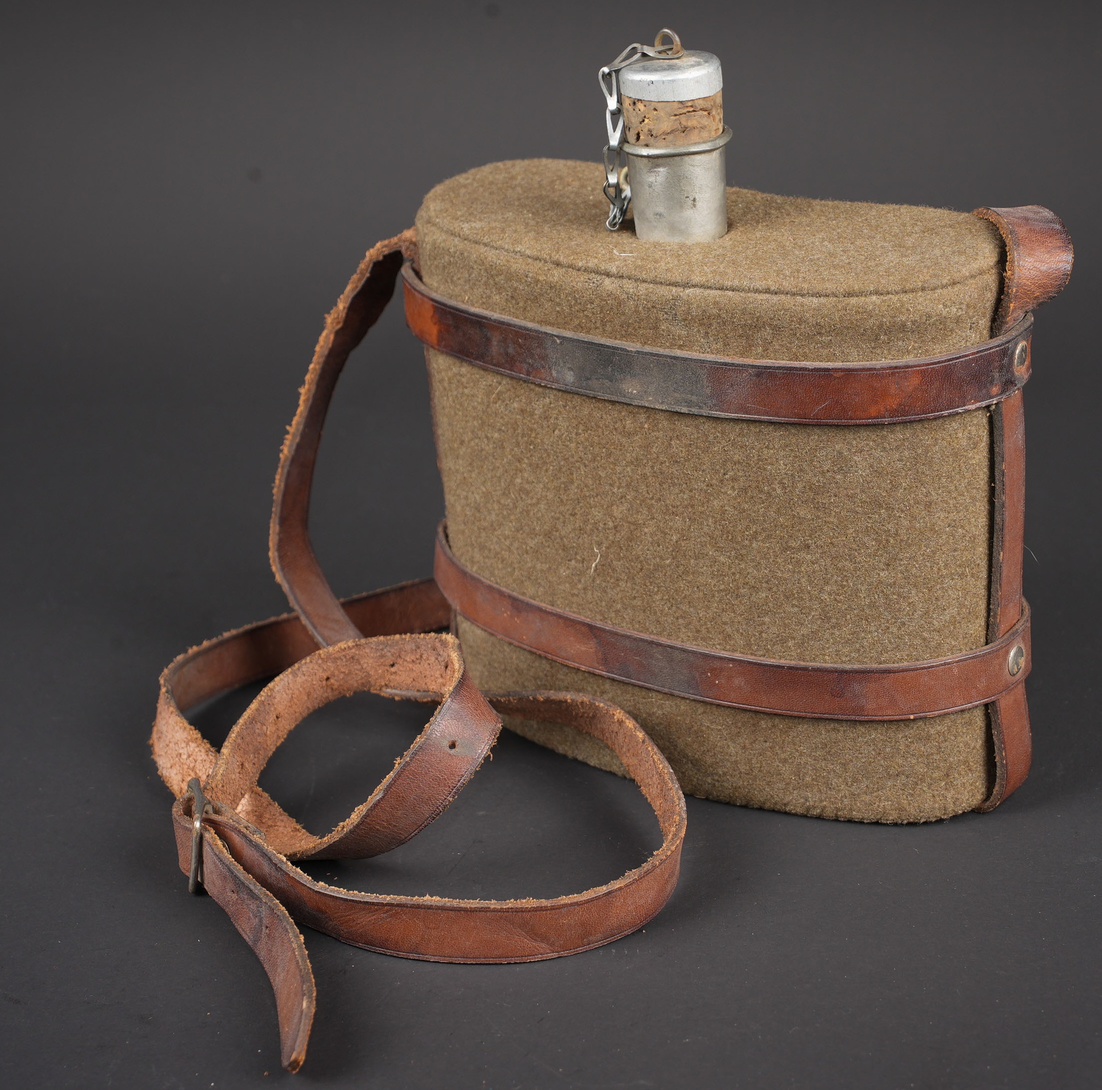 Gourde britannique WWI. British WWI canteen. — photo 1