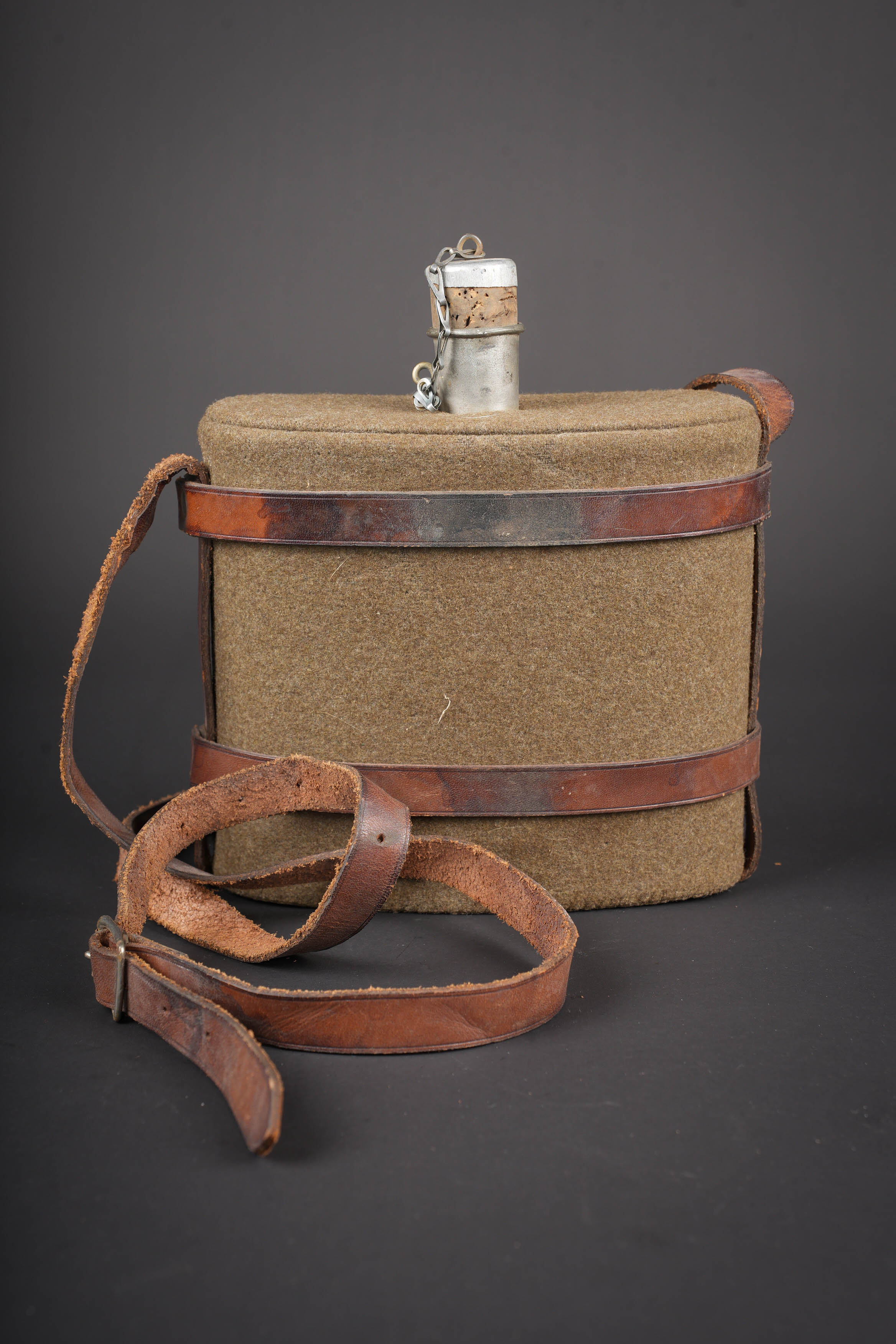 Gourde britannique WWI. British WWI canteen. — photo 2