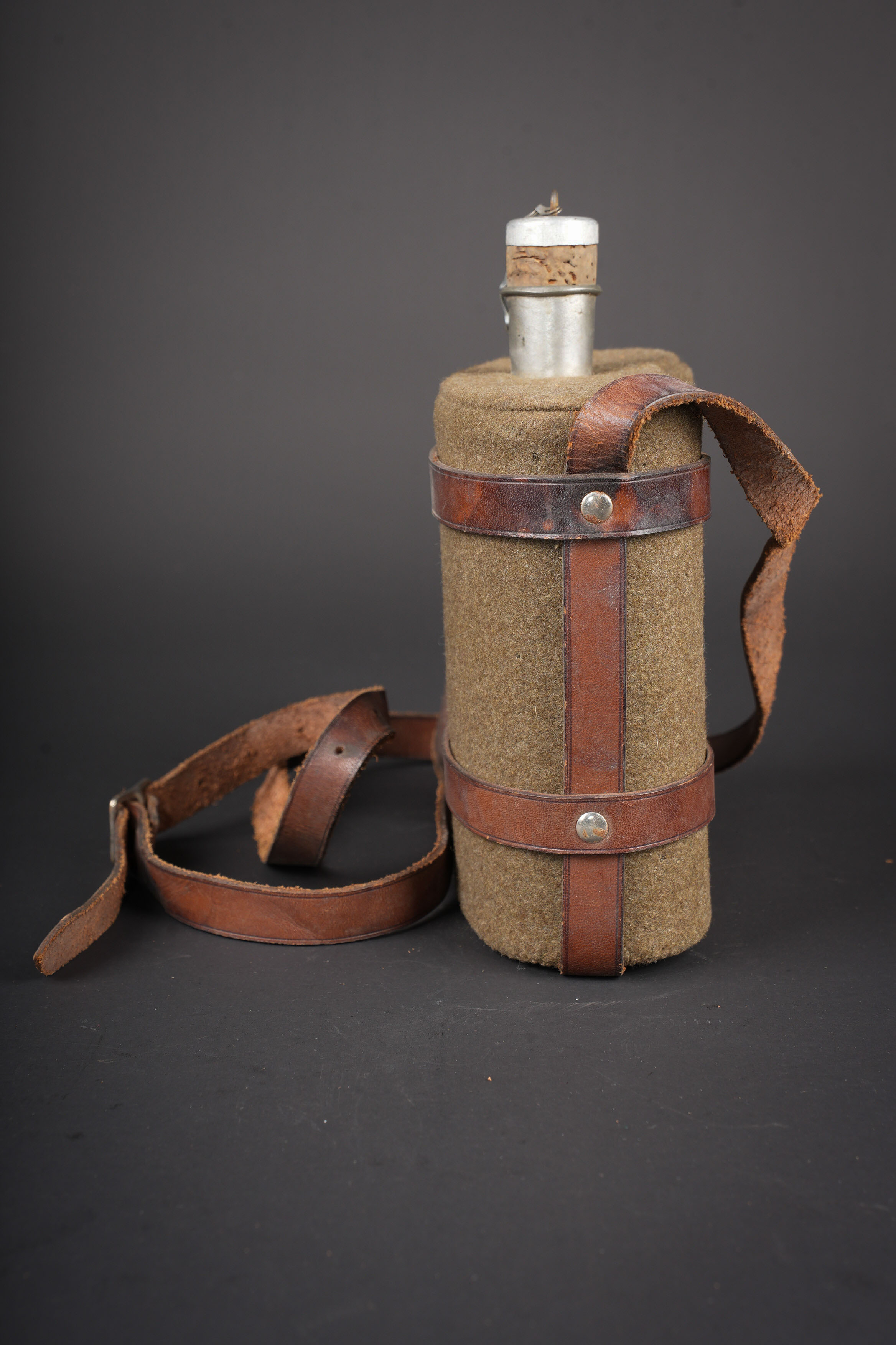 Gourde britannique WWI. British WWI canteen. — photo 3