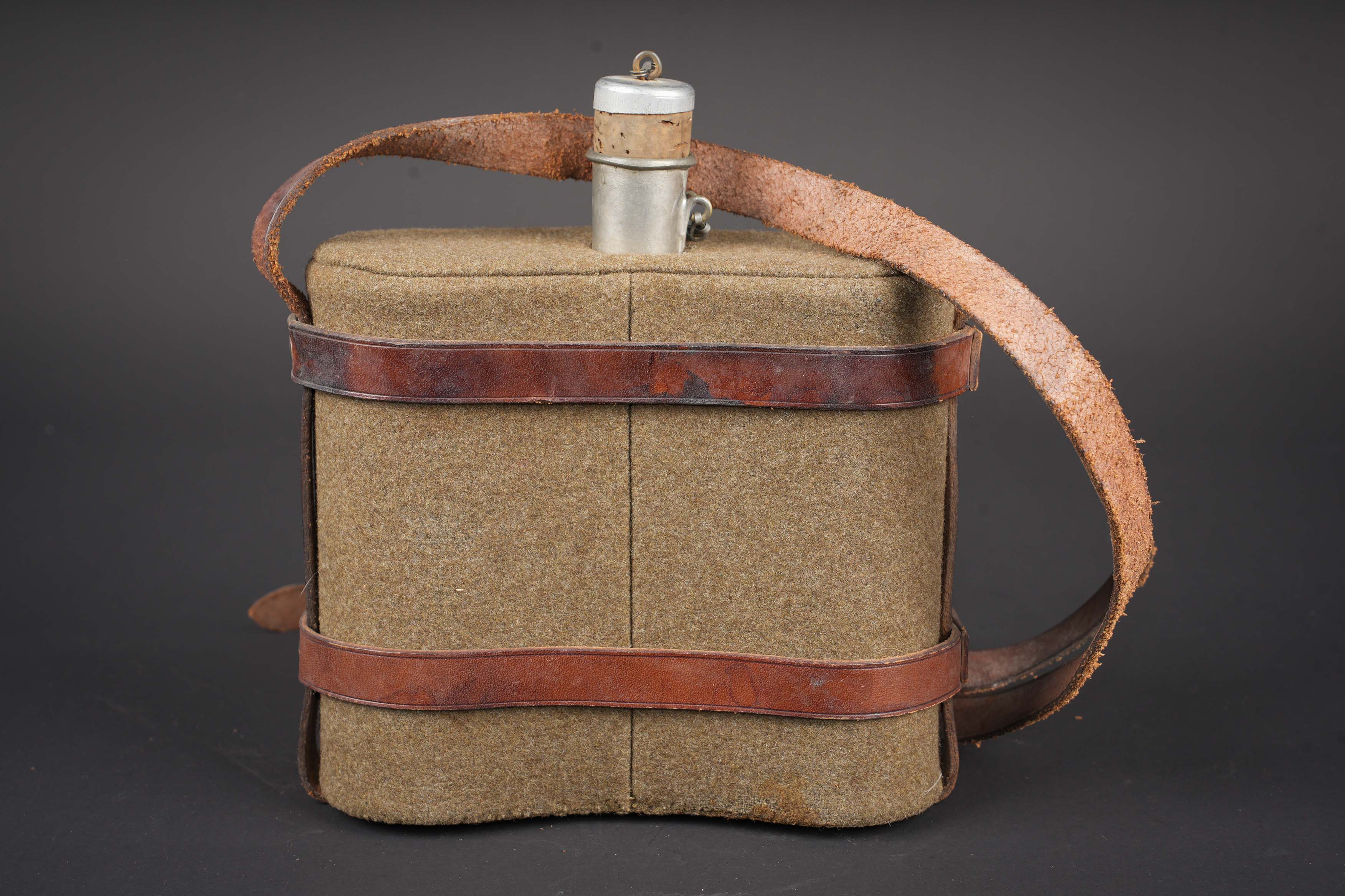 Gourde britannique WWI. British WWI canteen. — photo 4