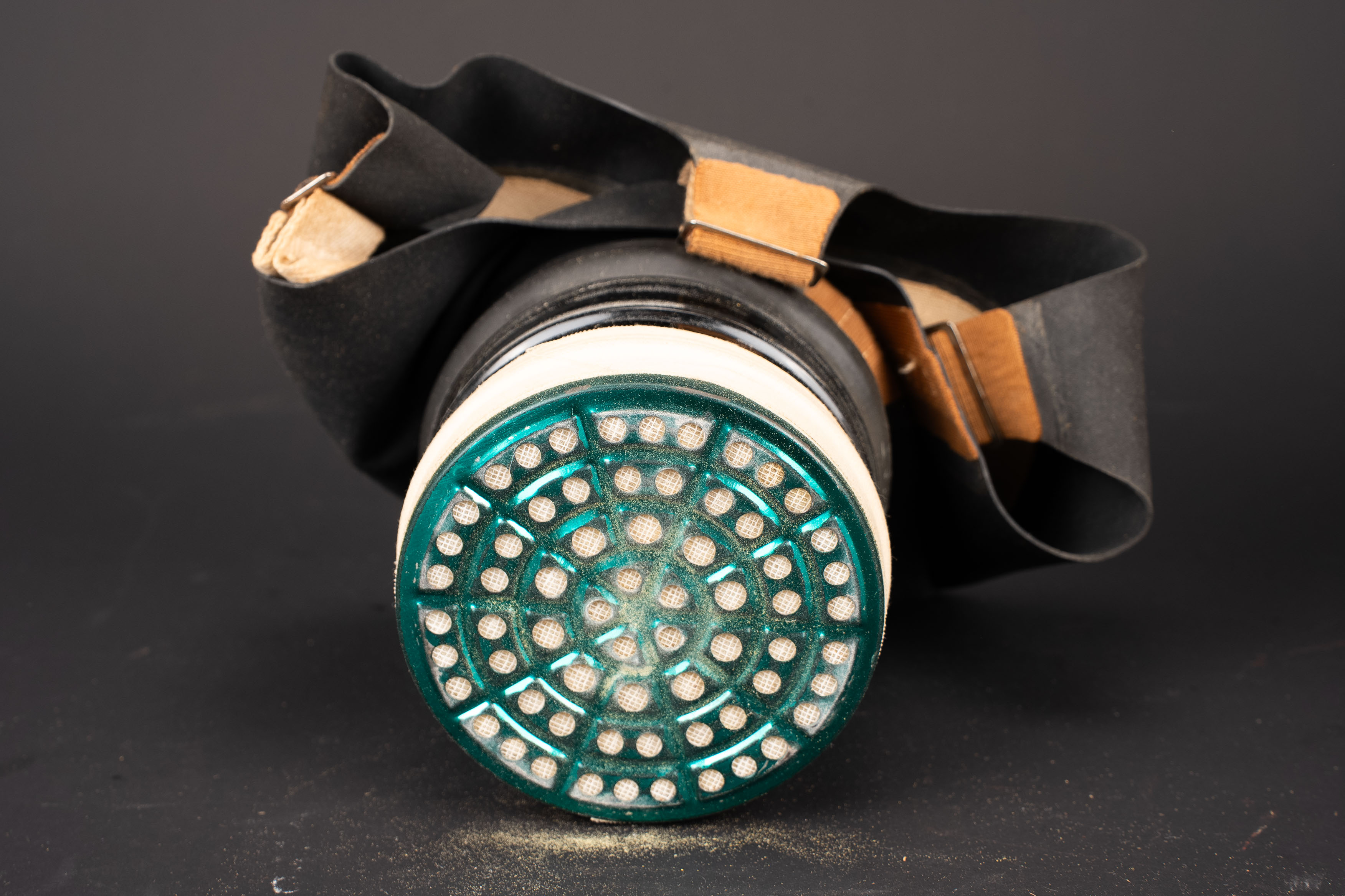Masque anti-gaz civil britannique. British civilian gas mask. — photo 12