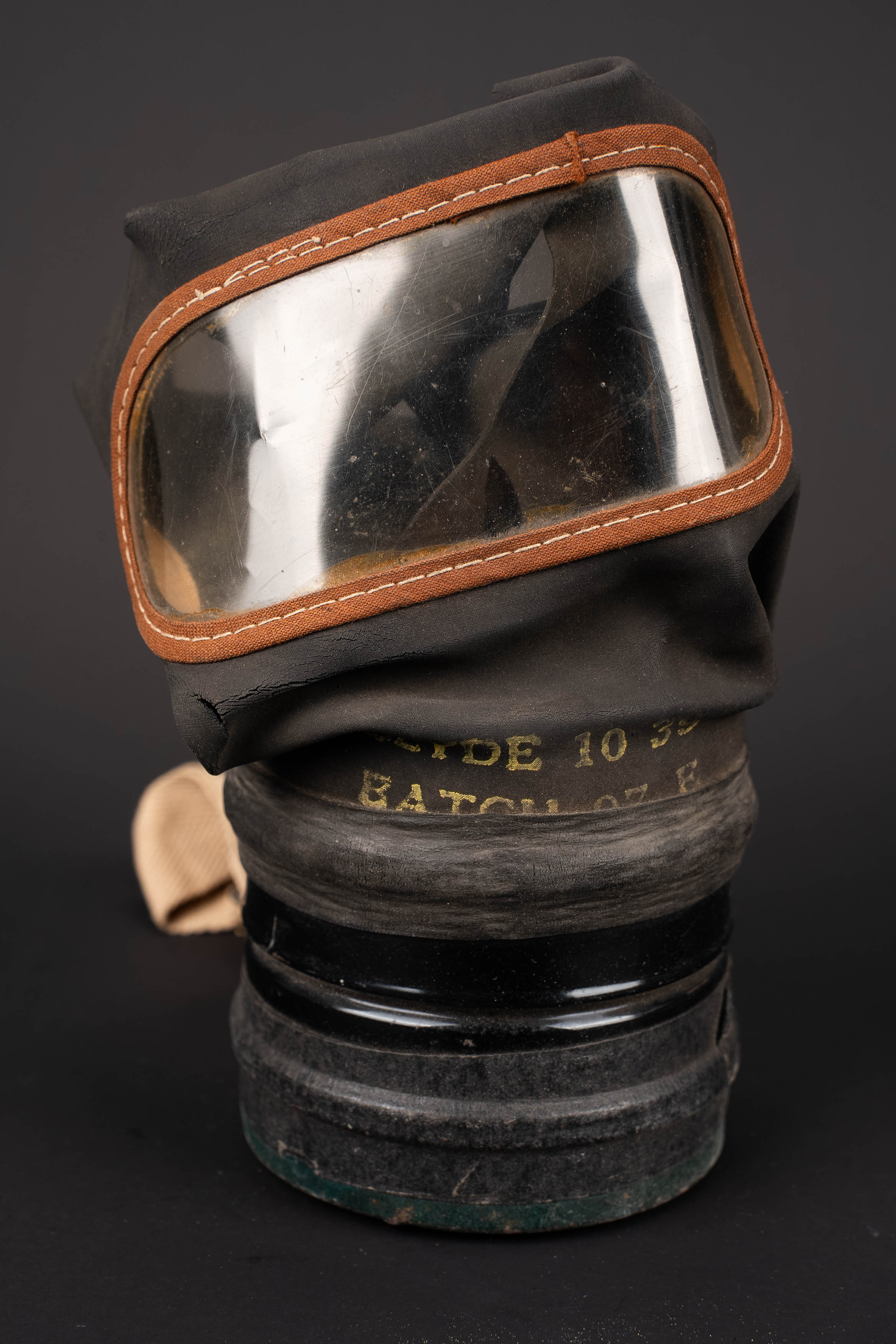 Masque anti-gaz civil britannique. British civilian gas mask. — photo 10