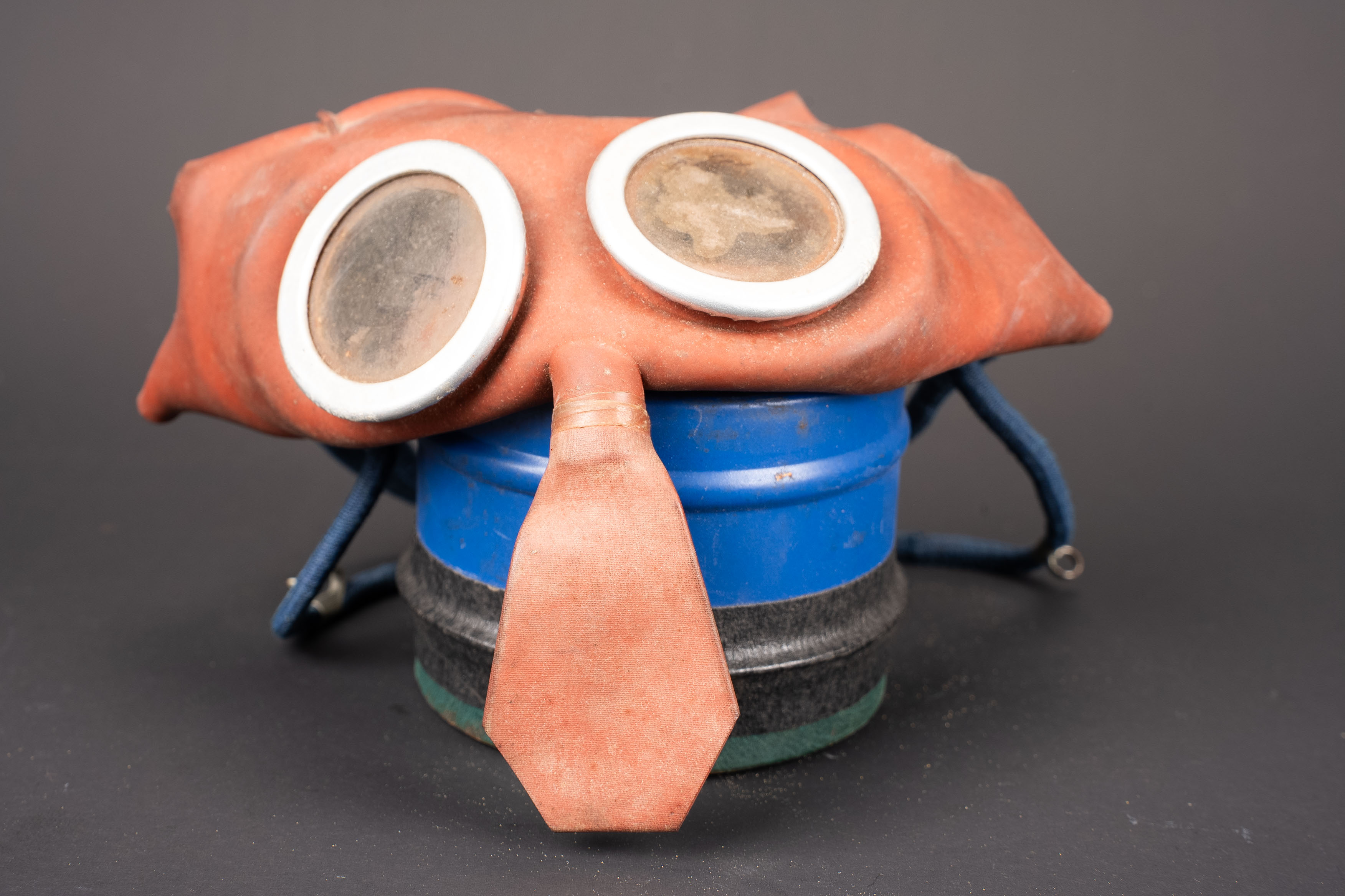 Masque anti-gaz civil britannique. British civilian gas mask. — photo 14