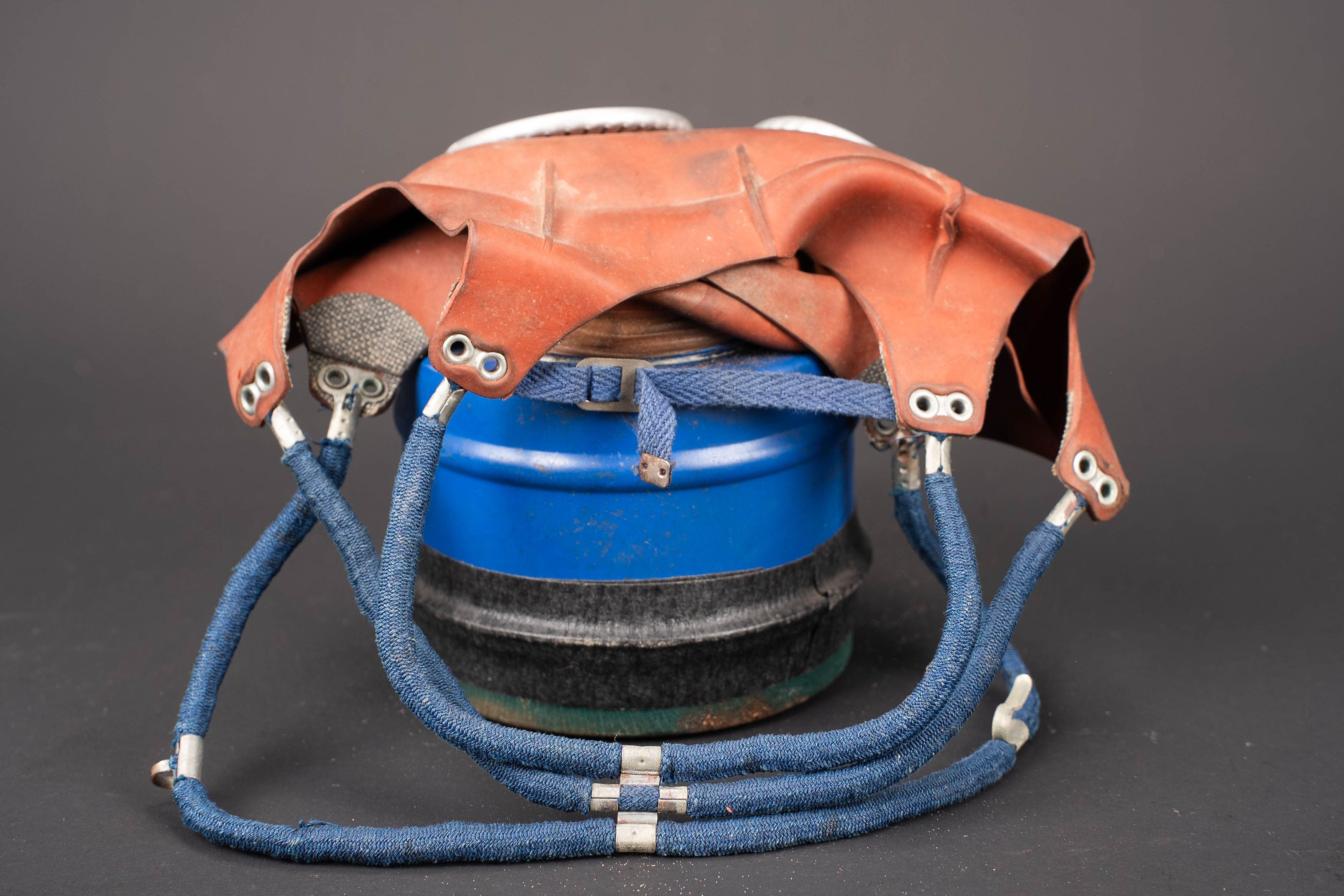 Masque anti-gaz civil britannique. British civilian gas mask. — photo 15