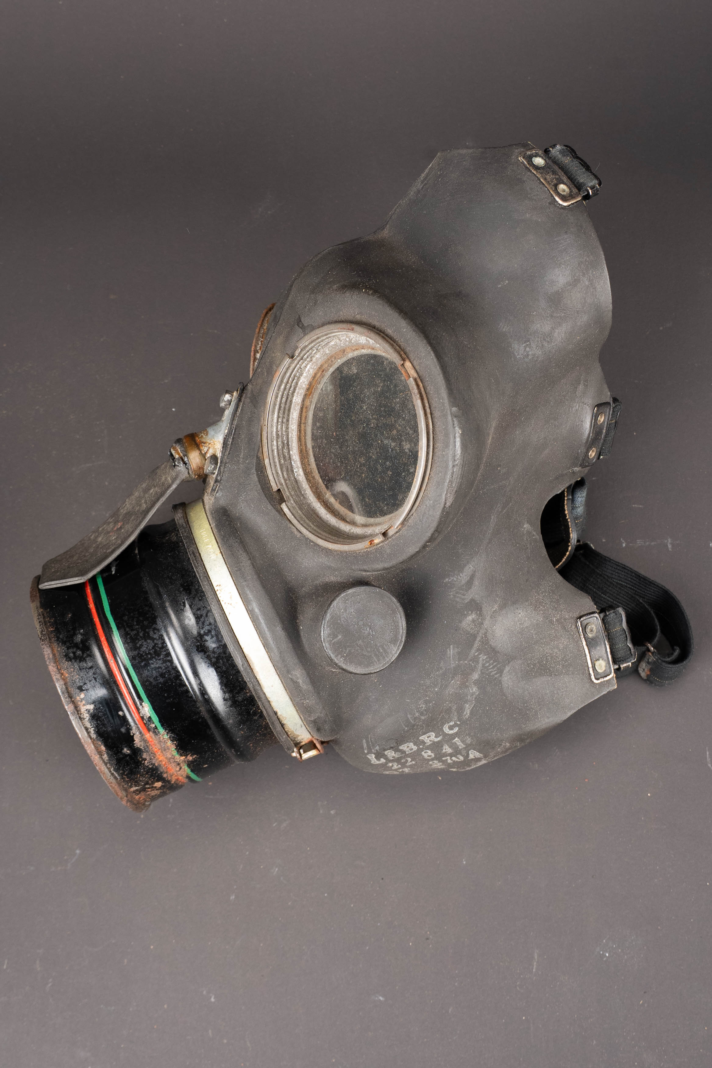 Masque anti-gaz civil britannique. British civilian gas mask. — photo 5