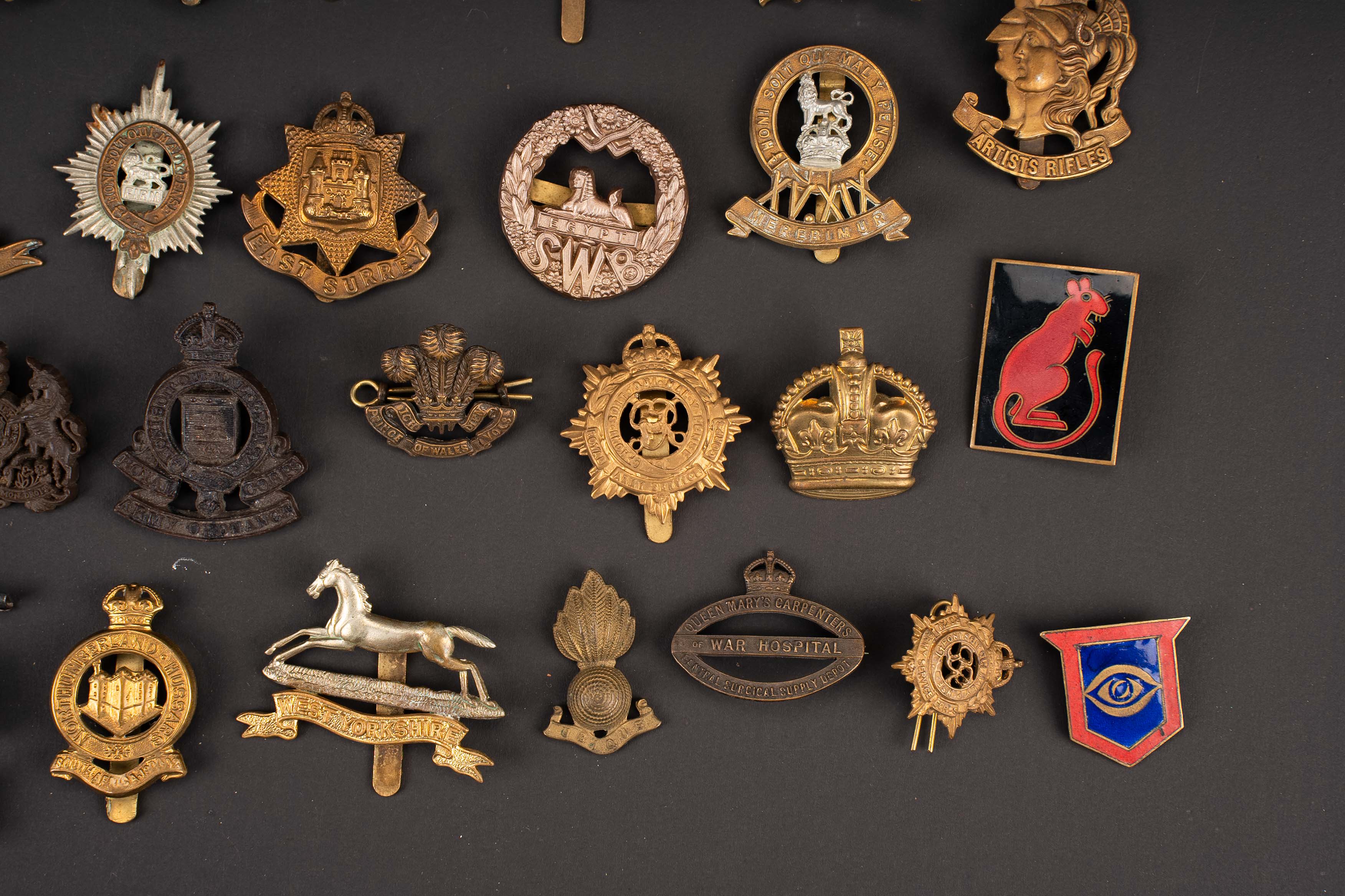 Cap badge britannique. British cap badge. — photo 10