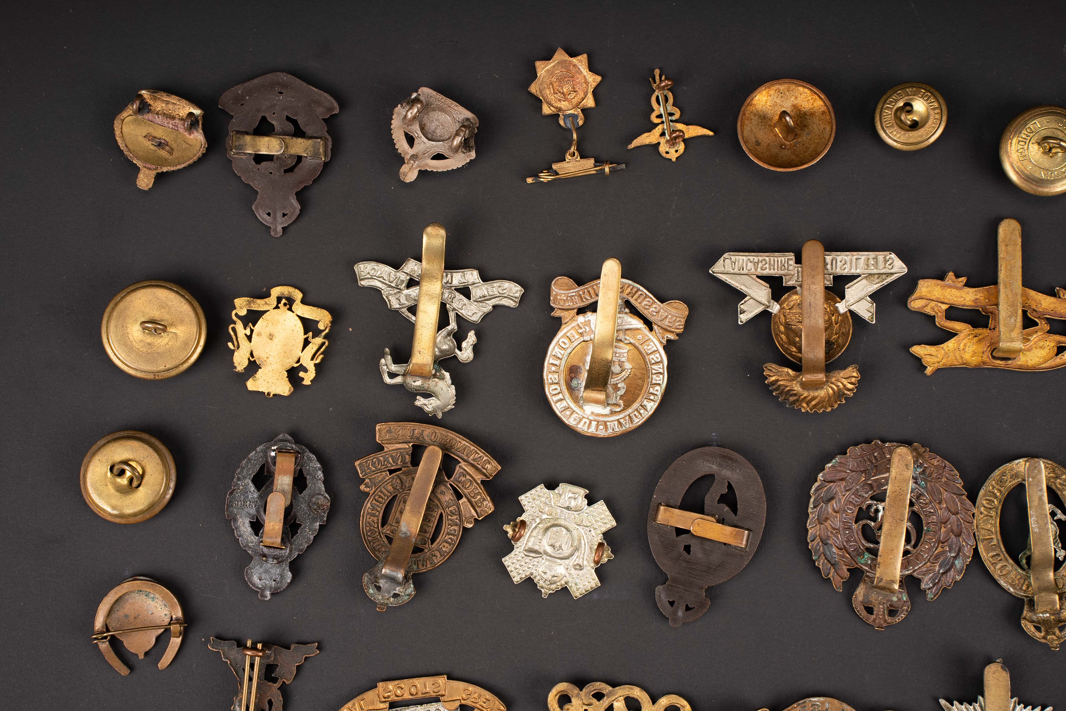 Cap badge britannique. British cap badge. — photo 12