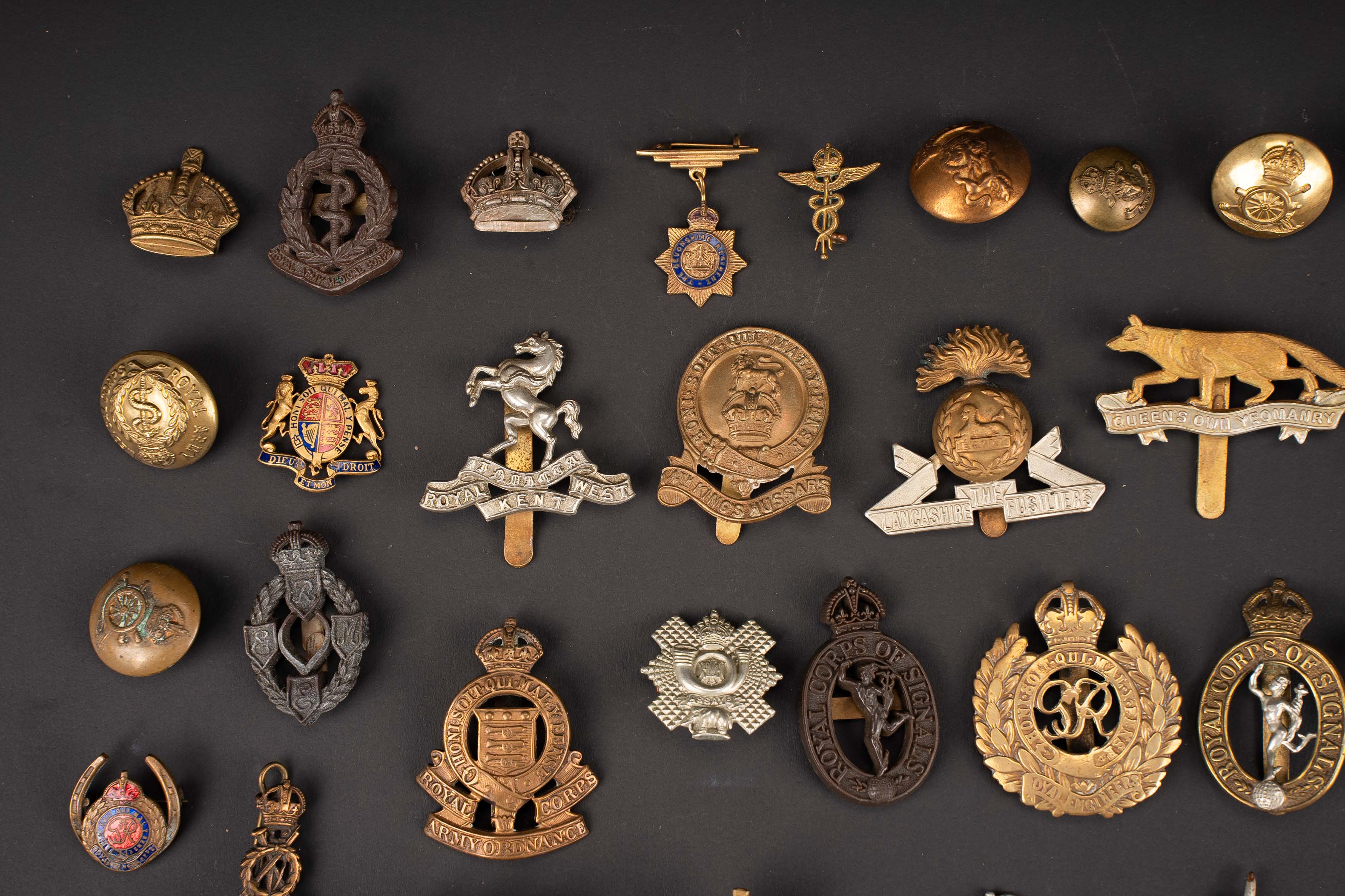 Cap badge britannique. British cap badge. — photo 2